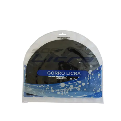 Touca de natação de licra preta embalada em saco plástico