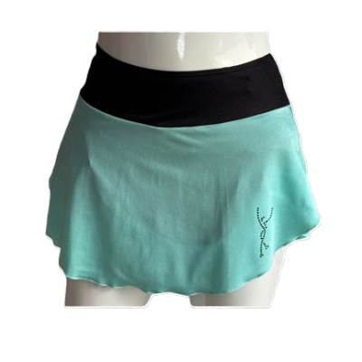 Saia curta desportiva azul claro com cós preto e logótipo em pontos pretos