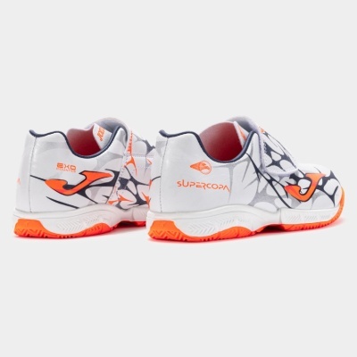 Ténis Joma brancos com padrão cinzento e detalhes laranja