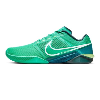 Ténis desportivo verde com logótipo Nike e palavra ZOOM na lateral