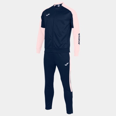 Conjunto desportivo azul escuro com detalhes em rosa claro e logótipos Joma brancos