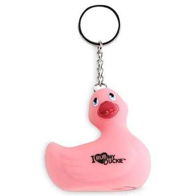 Porta-chaves de pato cor-de-rosa com texto I RUB MY DUCKIE