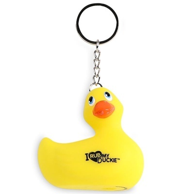 Porta-chaves de borracha amarelo com forma de pato e texto I RUB MY DUCKIE
