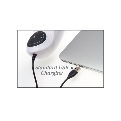 Dispositivo branco com botões e cabo USB ligado a portátil cinzento