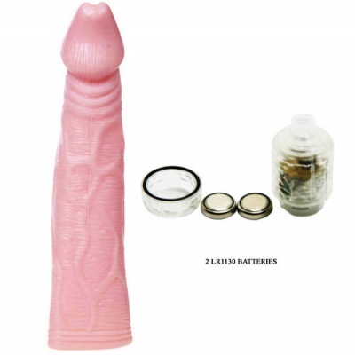 Esmagador rosa com acessórios e pilhas sobre fundo branco