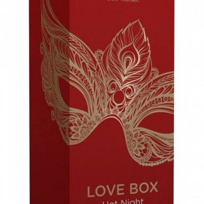 Caixa de produto vermelho com máscara dourada e texto em relevo