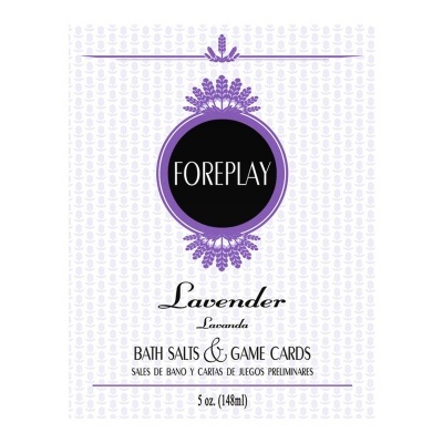 Embalagem de sais de banho e cartas com texto FOREPLAY Lavender
