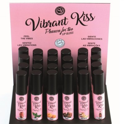 Expositor com 24 unidades de gloss labial Vibrant Kiss, frascos com tampa preta e rótulo rosa, suporte preto e painel rosa com texto multilingue