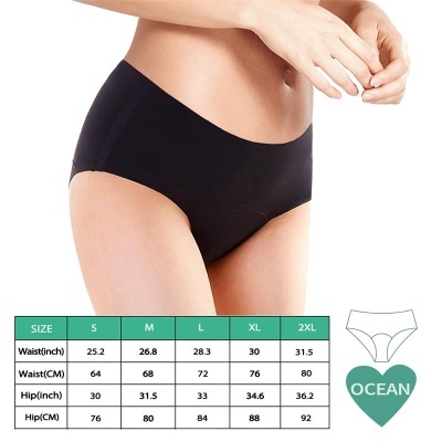 Cuecas pretas de mulher com tabela de tamanhos e símbolo de coração verde com a palavra OCEAN