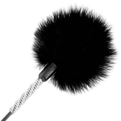 Microfone com espuma preta arredondada e cabo preto com manga cinza prateada trançada