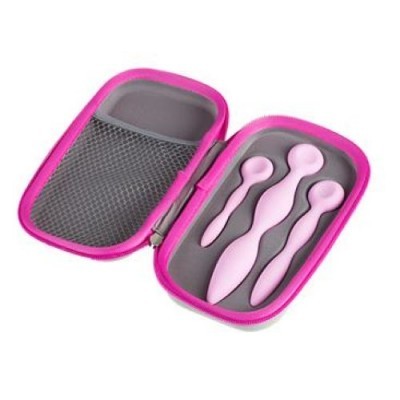 Conjunto de três utensílios de silicone cor-de-rosa numa caixa rígida cor de rosa com interior cinza