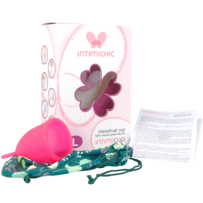 Conjunto de copinha menstrual rosa em silicone com caixa branca e rosa da INTIMICHIC e saco verde estampado de flores