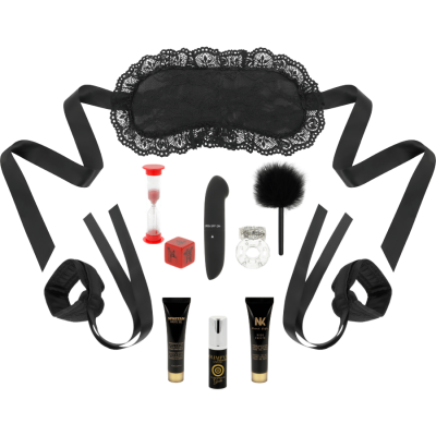 Conjunto de acessórios eróticos com venda preta de renda, algemas, ampulheta, dado, vibrador, anel, pincel e géis lubrificantes.