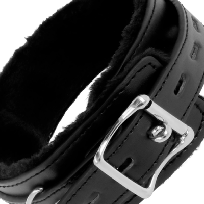 Pulseira ou bracelete preto com forro de pelo e fivela metálica