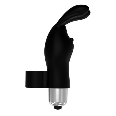 Produto negro com elemento metálico prateado e forma distinta com orelha.