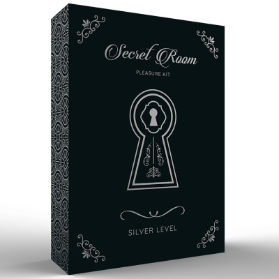 Embalagem preta do kit Secret Room Silver Level com padrão decorativo e texto prateado