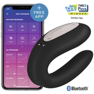 Dispositivo eletrônico curvado preto ao lado de smartphone com app aberta e selo CES Twice Picks Winner