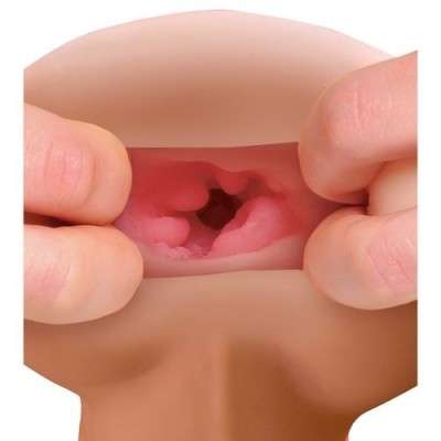 Produto de silicone cor de pele com interior rosa texturizado e abertura esticada por mãos