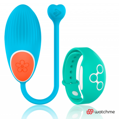 Produto eletrónico azul com botão laranja e bracelete turquesa com padrão branco