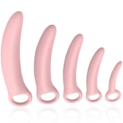 Conjunto de cinco dedos de silicone rosa em diferentes tamanhos sobre fundo branco
