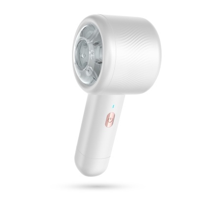 Secador de cabelo branco com botão cor de rosa e ventilador visível na frente