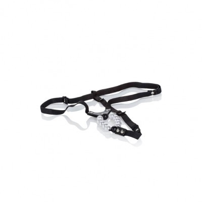 Arnês preto ajustável com componentes metálicos sobre fundo branco.