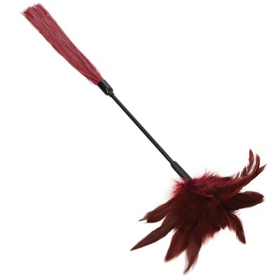 Pluma bordô com cabo preto e franjas