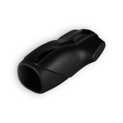 Objeto preto ergonómico em plástico sobre fundo branco