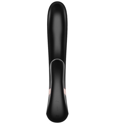 Vibrador preto com design elegante e curvado sobre fundo branco