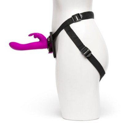 Arnês com vibrador roxo em manequim branco