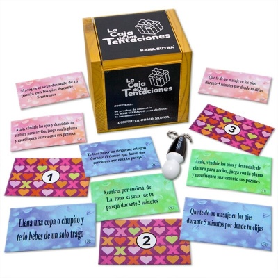 Conjunto de jogo erótico La Caja de las Tentaciones com caixa preta e dourada, cartões coloridos e vibrador pequeno branco e preto