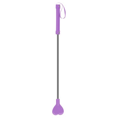 Swatter para insetos com cabo longo e punho roxo em formato de coração.