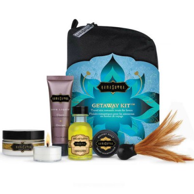 Kit de viagem Kamasutra Getaway Kit com vários frascos, vela e objeto com penas