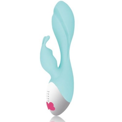 Vibrador azul claro anatómico em silicone com base branca e botão rosa