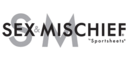 Logótipo das palavras SEX e MISCHIEF com símbolo & estilizado.