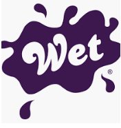 Logotipo branco 'Wet' sobre mancha roxa irregular