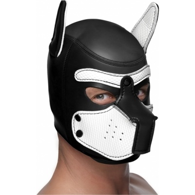 Máscara tipo cão preta e branca com orelhas pontiagudas e focinho texturizado