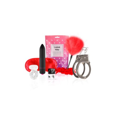 Conjunto de produtos eróticos com venda, bastão vibratório, algemas, acessório de penas e embalagem rosa com texto.