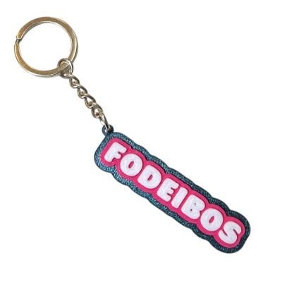 Porta-chaves com etiqueta colorida e texto FODEIBOS