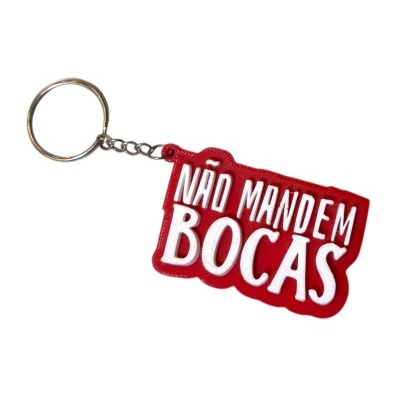 Porta-chaves vermelho com texto branco NÃO MANDEM BOCAS