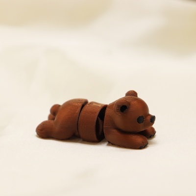 Urso de peluche em madeira castanha articulado