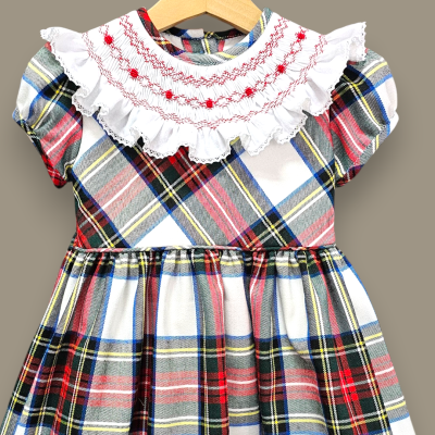 Vestido infantil xadrez com gola branca e babados