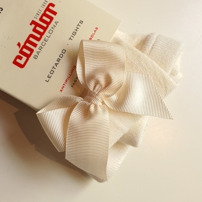 Meia branca para criança com laço branco e embalagem Cóndor Barcelona