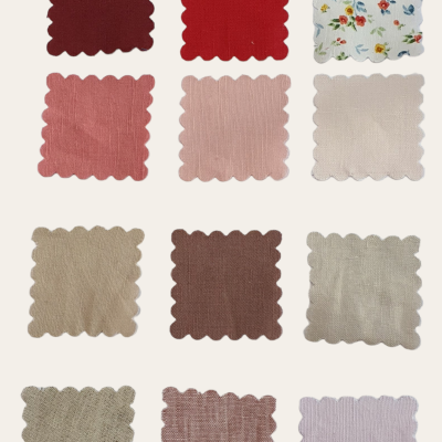 Doze amostras de tecido colorido com bordas em ziguezague