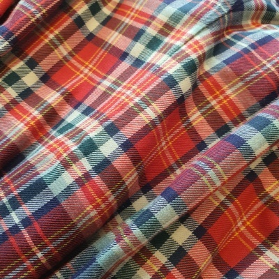 Tecido xadrez colorido com padrão de quadrados