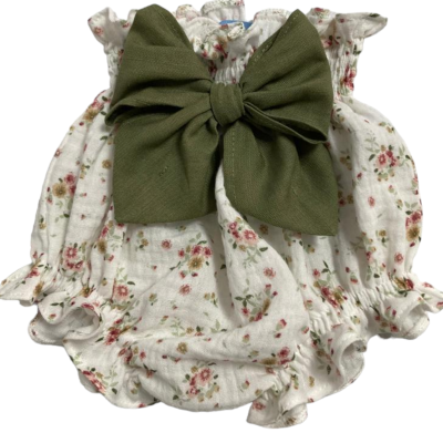 Fralda de pano floral com laço verde e elásticos