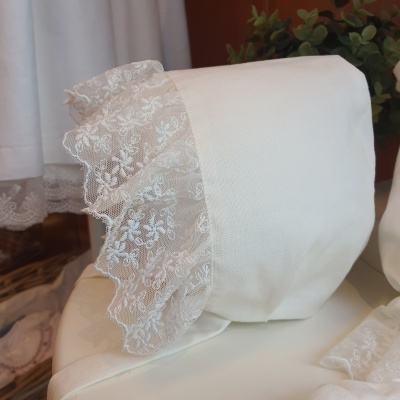 Gorro branco com renda floral