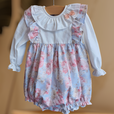 Macacão de bebé branco e azul com padrão floral e gola rodada