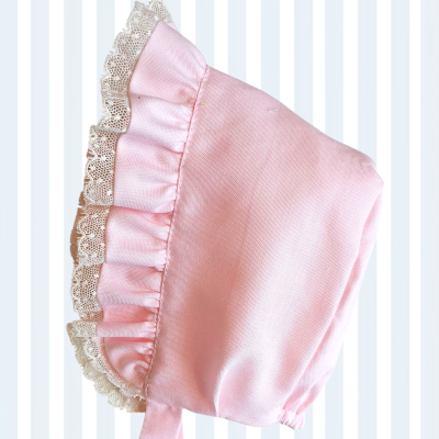 Touca cor-de-rosa com renda branca para bebé