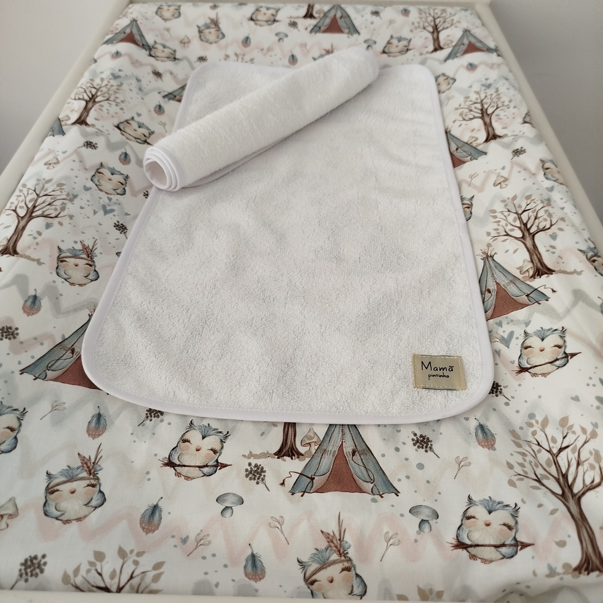 Forra para Trocador de fralda | muda fraldas | forra para muda fraldas | mochos Tapete muda fraldas com padrão corujas e toalha branca com etiqueta